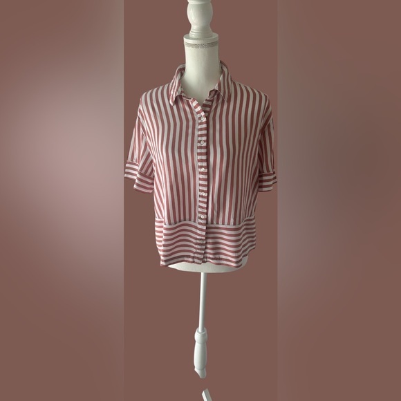 Jane and Delancey Tops - Jane + Delancey Red & White Striped Button-Down Cropped Shirt – Size M